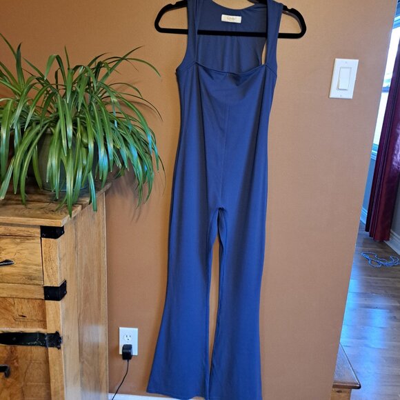 Qinsen (Amazon Brand) Sleeveless Flared Jumpsuit - Picture 2 of 5